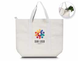 Sacola confeccionada em algodão cru de 450g/m², garantindo alta resistência e durabilidade. Possui alça reforçada para transporte, sendo ideal para carregar objetos pesados com praticidade e segurança.