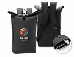 A Mochila de Couro Sintético 26L é a opção perfeita para quem busca uma solução versátil para o dia a dia. Com um design moderno e descontraído, inspirado no formato de saco, ela se adapta facilmente a diversas ocasiões, como viagens, passeios, estudos ou trabalho. Feita em couro sintético resistente à água, proporciona proteção para os itens, mesmo em dias chuvosos. A mochila possui dois compartimentos funcionais: um bolso frontal com zíper para acesso rápido e prático aos itens essenciais, e um compartimento principal espaçoso com fechamento por fivela, garantindo segurança. Seu design flexível a torna uma excelente escolha para quem busca uma mochila para atender diversas necessidades.