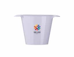 Balde de gelo com capacidade para 4 litros, ideal para manter bebidas refrigeradas. Possui alças laterais para facilitar o transporte. Na versão branca, apresenta acabamento leitoso, conferindo um visual sofisticado e discreto ao produto.