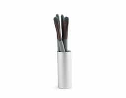 Tenha uma maquiagem incrível com este mini kit de pincéis, ideal para precisão e acabamento perfeito. Com cerdas macias, cabos plásticos ergonômicos e estojo de alumínio, oferece elegância, conforto e resultados impecáveis para iniciantes e profissionais. Inclui um pincel língua de gato, perfeito para bases líquidas ou cremosas; um pincel chanfrado, ideal para delinear olhos e sobrancelhas; um pincel côncavo, indispensável para esfumar sombras; um pincel para aplicar sombras de forma uniforme; e um pincel de precisão reto pequeno, adequado para aplicar sombras ou fazer detalhes mais marcantes, como iluminar a linha abaixo das sobrancelhas.