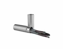 Tenha uma maquiagem incrível com este mini kit de pincéis, ideal para precisão e acabamento perfeito. Com cerdas macias, cabos plásticos ergonômicos e estojo de alumínio, oferece elegância, conforto e resultados impecáveis para iniciantes e profissionais. Inclui um pincel língua de gato, perfeito para bases líquidas ou cremosas; um pincel chanfrado, ideal para delinear olhos e sobrancelhas; um pincel côncavo, indispensável para esfumar sombras; um pincel para aplicar sombras de forma uniforme; e um pincel de precisão reto pequeno, adequado para aplicar sombras ou fazer detalhes mais marcantes, como iluminar a linha abaixo das sobrancelhas.