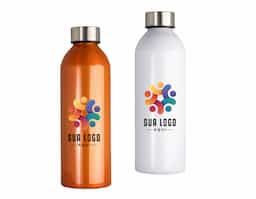 Esta garrafa de alumínio de 800ml é a escolha perfeita para quem valoriza praticidade no dia a dia. Com uma tampa rosqueável, ela oferece toda a segurança e facilidade para manter suas bebidas sempre à mão. Perfeita para quem busca qualidade e uma aliada para a sua rotina.