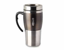 Uma caneca para estar com você o dia todo! Seja para um suco geladinho, uma vitamina nutritiva ou até aquele drink especial. Com 450ml de capacidade, tem um design moderno e uma alça ergonômica super confortável, combinando inox com detalhe em acrílico. A tampa rosqueável possui um compartimento deslizante que facilita na hora de beber. E para completar, a base antiderrapante garante mais estabilidade ao apoiar na mesa. Essa caneca é tudo o que você precisa para aproveitar cada momento com sua bebida predileta!