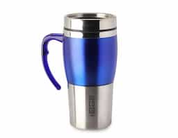 Uma caneca para estar com você o dia todo! Seja para um suco geladinho, uma vitamina nutritiva ou até aquele drink especial. Com 450ml de capacidade, tem um design moderno e uma alça ergonômica super confortável, combinando inox com detalhe em acrílico. A tampa rosqueável possui um compartimento deslizante que facilita na hora de beber. E para completar, a base antiderrapante garante mais estabilidade ao apoiar na mesa. Essa caneca é tudo o que você precisa para aproveitar cada momento com sua bebida predileta!