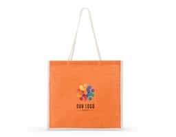 Sacola ecológica de juta, resistente e sustentável, com alças costuradas internamente para maior durabilidade. Ideal para compras e uso diário.