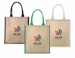 Sacola ecológica confeccionada em juta, um material resistente e sustentável, ideal para quem busca reduzir o impacto ambiental. Com um design prático e versátil, possui alças costuradas na parte interna, garantindo maior durabilidade e conforto ao carregar. Perfeita para compras, passeios ou uso diário, essa sacola é uma excelente alternativa às sacolas plásticas, ajudando a preservar o meio ambiente com estilo e funcionalidade