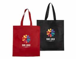 Sacola biodegradável com costura termo selada, ideal para substituir sacolas descartáveis. Feita com material resistente e de alta qualidade, oferece ampla profundidade e durabilidade para o uso diário. Uma opção prática e sustentável.