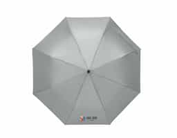 Guarda-chuva em poliéster 100% reciclado 190T pongee, com varetas em fibra de vidro e pega em PP. O guarda-chuva, dobrável em 3 secções, tem abertura automática e é à prova de vento.