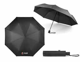 Guarda-chuva em poliéster 100% reciclado 190T pongee, com varetas em fibra de vidro e pega em PP. O guarda-chuva, dobrável em 3 secções, tem abertura automática e é à prova de vento.