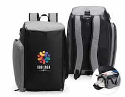 Versátil e pronta para o dia a dia! Mochila de 32 litros, resistente à água e feita em poliéster com detalhes emborrachados, conta com três compartimentos, sendo o principal com bolso para notebook de até 13 polegadas, além de um compartimento exclusivo para tênis, garantindo organização e separação eficiente dos pertences. Possui também bolso lateral de malha para acesso rápido aos itens. Equipada com mosquetão de alumínio, a mochila conta com alça de mão, além da área costada e alças para costas revestidas com espuma, oferecendo maior conforto durante o transporte. Acompanha alça transversal regulável, permitindo usá-la no formato de bolsa, o que proporciona ainda mais versatilidade no uso diário.
