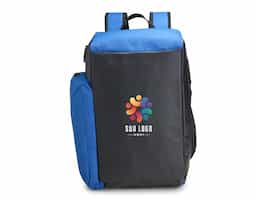Versátil e pronta para o dia a dia! Mochila de 32 litros, resistente à água e feita em poliéster com detalhes emborrachados, conta com três compartimentos, sendo o principal com bolso para notebook de até 13 polegadas, além de um compartimento exclusivo para tênis, garantindo organização e separação eficiente dos pertences. Possui também bolso lateral de malha para acesso rápido aos itens. Equipada com mosquetão de alumínio, a mochila conta com alça de mão, além da área costada e alças para costas revestidas com espuma, oferecendo maior conforto durante o transporte. Acompanha alça transversal regulável, permitindo usá-la no formato de bolsa, o que proporciona ainda mais versatilidade no uso diário.