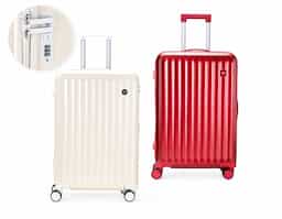 Pensada para tornar as viagens mais práticas e confortáveis, esta mala combina estrutura resistente com design exclusivo e espaço para personalização. Leve e ideal para acompanhar suas viagens, ela conta com espaço interno com divisória, que contém bolso em tela e outro espaço com cinta compressora para manter tudo no lugar. Além disso, conta com 4 apoios laterais para descanso e 4 rodas com giro 360°, oferecendo facilidade de locomoção em qualquer direção. Seu puxador ergonômico ajustável, 2 alças de mãos e cadeado TSA garantem máxima proteção e mobilidade. A escolha perfeita para quem busca uma mala espaçosa, fácil de manusear e que proporciona praticidade e segurança durante as viagens.