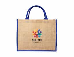 Sacola ecológica confeccionada em juta, um material sustentável, resistente e biodegradável, ideal para reduzir o consumo de plásticos e minimizar impactos ambientais. Com design rústico e elegante, essa sacola é perfeita para compras, passeios ou uso diário. Suas alças são costuradas na parte interna, proporcionando maior resistência e conforto ao carregar diversos tipos de objetos. Além de ser reutilizável, a juta oferece uma textura diferenciada e um toque natural ao acessório, tornando-o uma excelente opção para quem busca praticidade aliada à sustentabilidade. Ideal para empresas que desejam personalizar brindes ecológicos e promover a conscientização ambiental.