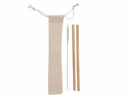 Esse kit oferece uma opção sustentável aos canudos descartáveis, ajudando a diminuir o uso de plástico no dia a dia. São 2 canudos de bambu, duráveis e naturais, acompanhados de uma escova de limpeza com ponteira plástica para que você possa reutilizá-los sempre que quiser. Tudo isso em um estojo de algodão reciclado com ajuste, perfeito para manter seus canudos sempre à mão e bem protegidos.