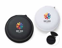 Estojo redondo em material emborrachado alta resistência a quedas,parte interna com redinha, ótimo acessório para colocar fone de ouvido, carregadores, cabos e etc..., costurado com acabamento em zíper.