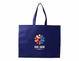Sacola de TNT com costura termo selada, resistente e leve, ideal para o dia a dia. Seu material reutilizável e ecológico contribui para a redução do uso de plásticos, tornando-a uma excelente opção sustentável. Perfeita para eventos, feiras e compras, possui design versátil e pode ser personalizada. Prática e durável, oferece excelente custo-benefício para quem busca funcionalidade e consciência ambiental