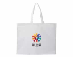 Sacola de TNT com costura termo selada, resistente e leve, ideal para o dia a dia. Seu material reutilizável e ecológico contribui para a redução do uso de plásticos, tornando-a uma excelente opção sustentável. Perfeita para eventos, feiras e compras, possui design versátil e pode ser personalizada. Prática e durável, oferece excelente custo-benefício para quem busca funcionalidade e consciência ambiental