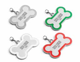 Este chaveiro em formato de osso é decorado com linha colorida ao redor, oferecendo um toque personalizado. É uma opção prática e charmosa para identificar o seu animal de estimação, além de ser fácil de prender à coleira, garantindo mais segurança e estilo para o dia a dia do seu pet.