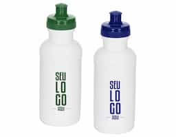 Squeeze de 500ml feito em plástico resistente, ideal para hidratação no dia a dia ou em atividades físicas. Possui detalhe em relevo na parte superior para melhor pegada e tampa de bico em plástico com rosqueamento seguro. Leve, prático e funcional.