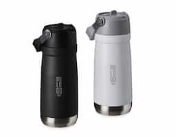 Garrafa térmica em inox com parede dupla e 550ml de capacidade. Possui tampa com alça para transporte, bico flip prático e canudo interno. Ideal para manter bebidas na temperatura ideal.