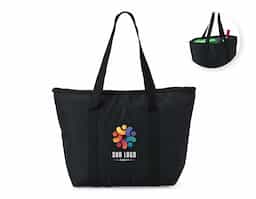 Sacola térmica 16L em poliéster durável, com material interno que conserva a temperatura. Leve, espaçosa e funcional, ideal para passeios, viagens ou compras com muito mais praticidade.