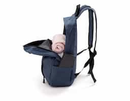 Mochila com compartimento para notebook até 14". Possui compartimento grande, bolso frontal, bolsos laterais, alça de mão em nylon e alças ajustáveis para conforto no dia a dia.