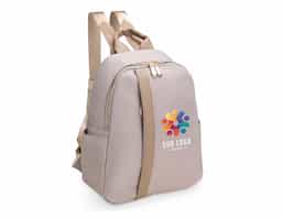 Mochila feminina de 9L, compacta e sofisticada, ideal para uso casual ou profissional. Feita em Oxford resistente à água, possui 3 compartimentos, incluindo bolso antifurto, internos e laterais. Alças ajustáveis e alça de mão em couro sintético completam o design elegante e funcional.