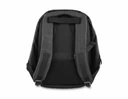 Mochila anti-furto de poliéster. Pensando na segurança do usuário foi confeccionado o compartimento principal na área traseira, impossibilitando a abertura do produto mesmo com a mochila na costa do usuário. Possui dispositivo com entrada USB na parte externa com cabo USB acoplado internamente; permitindo a conexão de um carregador portátil na área interna e a conexão de um eletrônico na área externa, viabilizando a carga e utilização do eletrônico enquanto caminha. Área interna do compartimento principal: bolso para notebook de 15,6 polegadas, bolso para tablet, quatro bolsos para acessórios, possui nas laterais internas sistema de velcro, maximizando a segurança da mochila. Parte frontal com faixa refletiva, alças para as costas ajustáveis revestidas com espuma para um maior conforto sendo uma delas com bolso de zíper, alça para mãos e alça horizontal para encaixe em malas de viagem.