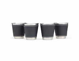 Para quem aprecia bons drinks na companhia dos amigos, este Kit Copo Inox 50ml com 4 peças é a escolha perfeita! Ideal para saborear doses pequenas, como tequila, shots ou outras bebidas de sua preferência. Os quatro copos têm acabamento em couro sintético, proporcionando um toque sofisticado e confortável ao segurar. Para completar, o kit inclui um case em couro sintético, permitindo armazená-los de forma empilhável, economizando espaço e tornando-o super portátil, perfeito para aquele evento inesperado, encontros ou momentos especiais com os amigos.