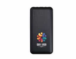 Nosso power bank 10.000mAh 4 em 1 é uma solução prática e eficiente para manter os dispositivos sempre carregados, mesmo quando estiver em movimento. Feito em plástico, este carregador portátil é compatível com diversos dispositivos, pois conta com quatro cabos acoplados: Lightning, tipo-C, micro-USB e USB. Além disso, o power bank possui um suporte lateral integrado, feito para manter o celular na horizontal durante o carregamento, permitindo assistir vídeos ou participar de reuniões enquanto o dispositivo carrega. Funcional, nosso carregador é equipado com duas lanternas para situações de emergência. Sua entrada micro-USB 5V=2.1A e saída USB 5V=2.1A, oferece um desempenho eficiente e rápido para o dia a dia.