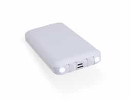 Nosso power bank 10.000mAh 4 em 1 é uma solução prática e eficiente para manter os dispositivos sempre carregados, mesmo quando estiver em movimento. Feito em plástico, este carregador portátil é compatível com diversos dispositivos, pois conta com quatro cabos acoplados: Lightning, tipo-C, micro-USB e USB. Além disso, o power bank possui um suporte lateral integrado, feito para manter o celular na horizontal durante o carregamento, permitindo assistir vídeos ou participar de reuniões enquanto o dispositivo carrega. Funcional, nosso carregador é equipado com duas lanternas para situações de emergência. Sua entrada micro-USB 5V=2.1A e saída USB 5V=2.1A, oferece um desempenho eficiente e rápido para o dia a dia.