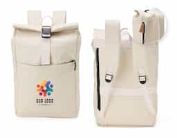 Design funcional e resistente! A mochila de poliuretano impermeável de 23 litros é a escolha ideal para quem busca segurança no transporte de itens. Com três compartimentos, sendo o principal com bolso interno, fechamento em velcro e fivela, além de um compartimento traseiro no estilo antifurto, esta mochila oferece organização e proteção para os pertences. Conta também com dois bolsos laterais de fácil acesso, alça para engate em malas de viagem, alça de mão e alças para costas ajustáveis com revestimento espumado, garantindo conforto durante o uso.
