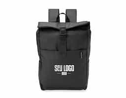 Design funcional e resistente! A mochila de poliuretano impermeável de 23 litros é a escolha ideal para quem busca segurança no transporte de itens. Com três compartimentos, sendo o principal com bolso interno, fechamento em velcro e fivela, além de um compartimento traseiro no estilo antifurto, esta mochila oferece organização e proteção para os pertences. Conta também com dois bolsos laterais de fácil acesso, alça para engate em malas de viagem, alça de mão e alças para costas ajustáveis com revestimento espumado, garantindo conforto durante o uso.