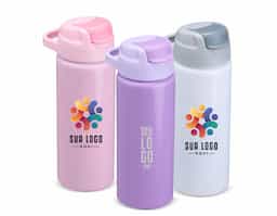 Squeeze de alumínio com capacidade de 600ml, ideal para uso diário. Possui tampa com alça fixa, bico flexível com canudo interno e tampa protetora, que evita vazamentos e contato com sujeira, garantindo maior higiene e praticidade durante o uso.
