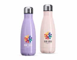 Garrafa de inox com capacidade de 540ml, ideal para o dia a dia. Possui acabamento brilhante e tampa rosqueável, combinando simplicidade e elegância para acompanhar a rotina com praticidade.