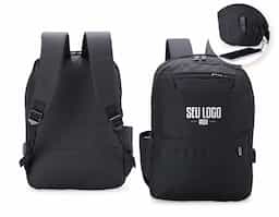Mochila de nylon 24 litros com três compartimentos, sendo o principal com bolso para notebook 14 polegadas. A mochila possui um bolso lateral e suporte externo usb.