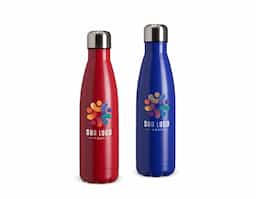 Garrafa térmica com tampa inox com capacidade de até 500ml. Sua parede dupla em aço inox e isolamento a vácuo na tampa ajudam a conservar o líquido quente por mais tempo, além de conter vazamentos e o contato direto com o calor excessivo da parte interna.
