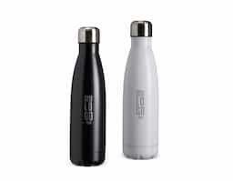 Garrafa térmica com tampa inox com capacidade de até 500ml. Sua parede dupla em aço inox e isolamento a vácuo na tampa ajudam a conservar o líquido quente por mais tempo, além de conter vazamentos e o contato direto com o calor excessivo da parte interna.