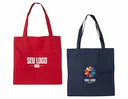 Sacola de algodão com alças resistentes costuradas na parte interna, garantindo maior durabilidade e acabamento discreto. Ideal para uso diário, compras ou ações promocionais, é uma alternativa ecológica e reutilizável ao uso de sacolas plásticas.
