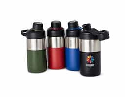 A garrafa magnética que acompanha seu ritmo sem abrir mão do conforto. Com capacidade de 350ml, feita de aço inoxidável com parede dupla e alça integrada, essa garrafa térmica se destaca pela tampa protetora magnética, que se mantém firme no lugar ao ser aberta, oferecendo mais comodidade mesmo em movimento.