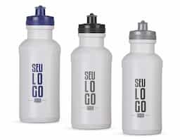 Squeeze de 500ml fabricado em plástico livre de BPA. Apresenta detalhe em relevo na parte superior e tampa rosqueável com bico de silicone, que proporciona praticidade no uso diário.