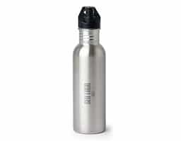 Squeeze em inox com capacidade de 700ml, ideal para hidratação no dia a dia ou atividades físicas. Conta com tampa rosqueável, bico plástico para facilitar o consumo e alça integrada que oferece praticidade no transporte. Resistente, durável e com design moderno, é uma excelente opção de brinde ou uso pessoal.  Deseja incluir alguma informação sobre cores ou personalização?