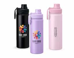 Uma garrafa leve e prática que também combina com todos os ambientes. Com capacidade de até 750ml, esta garrafa inox conta com uma pintura eletrostática, que garante uma cor duradoura e acabamento de maior qualidade e resistência. Sua tampa de plástico é rosqueável e conta com uma proteção no bocal e uma alça flexível, unindo cuidado e agilidade para o dia a dia.