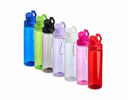 Squeeze de plástico com capacidade máxima de até 750ml. Com tampa rosqueável e articulada, o squeeze acompanha uma alça de nylon para facilitar o transporte, tornando-a uma peça prática e indispensável para uma hidratação regular para o dia a dia.