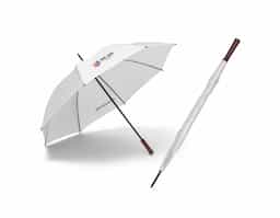 Guarda-chuva produzido em poliéster 190T, com estrutura durável que oferece boa resistência ao uso diário. Possui cabo com pega em madeira, conferindo um toque clássico ao design. Abertura manual, ideal para quem busca praticidade e estilo em dias chuvosos.