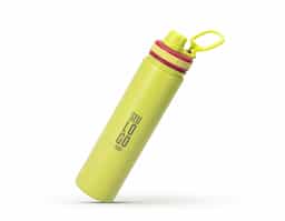 Garrafa térmica em inox com capacidade de 750 ml, ideal para manter líquidos quentes ou frios por mais tempo. Possui parede dupla com isolamento a vácuo, tampa rosqueável com proteção no bocal e alça flexível, garantindo conservação térmica, segurança e praticidade no uso diário.