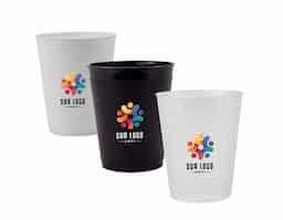 Copo reutilizável em plástico polipropileno (PP) com capacidade de 450ml. Leve e resistente, é indicado para uso em casa, festas ou eventos diversos, adaptando-se a diferentes ocasiões com praticidade.