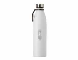 Garrafa de inox com capacidade de 1,1 litros, ideal para armazenar bebidas quentes ou frias. Possui tampa rosqueável que evita vazamentos e alça plástica para facilitar o transporte, sendo prática para o uso diário ou em deslocamentos.