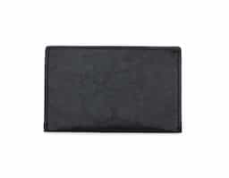 Porta-cartão confeccionado em couro sintético de acabamento elegante, com duas divisórias frontais para cartões e verso liso, ideal para uso corporativo ou brinde promocional sofisticado.