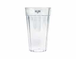 Copo em plástico PS cristal transparente, com capacidade de 450?ml. Ideal para servir drinques, coquetéis, sucos ou refrigerantes em diversas ocasiões, como reuniões com amigos, família ou clientes, oferecendo praticidade e versatilidade no uso.